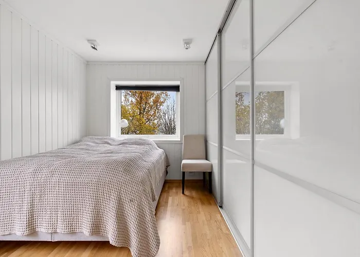 Cozy Elegant 2Bedroom Apt W/Parking And Nice View