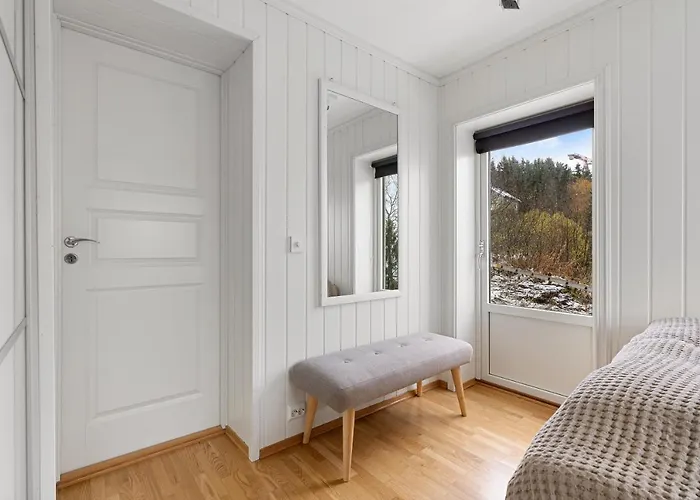 Cozy Elegant 2Bedroom Apt W/Parking And Nice View